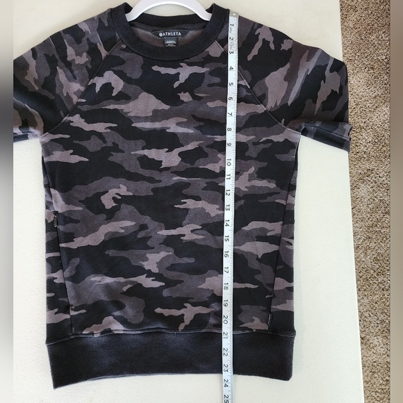 Athleta Triumph Camo Crewneck Sweatshirt Thumb Holes Black Gray XXS - Picture 8 of 12